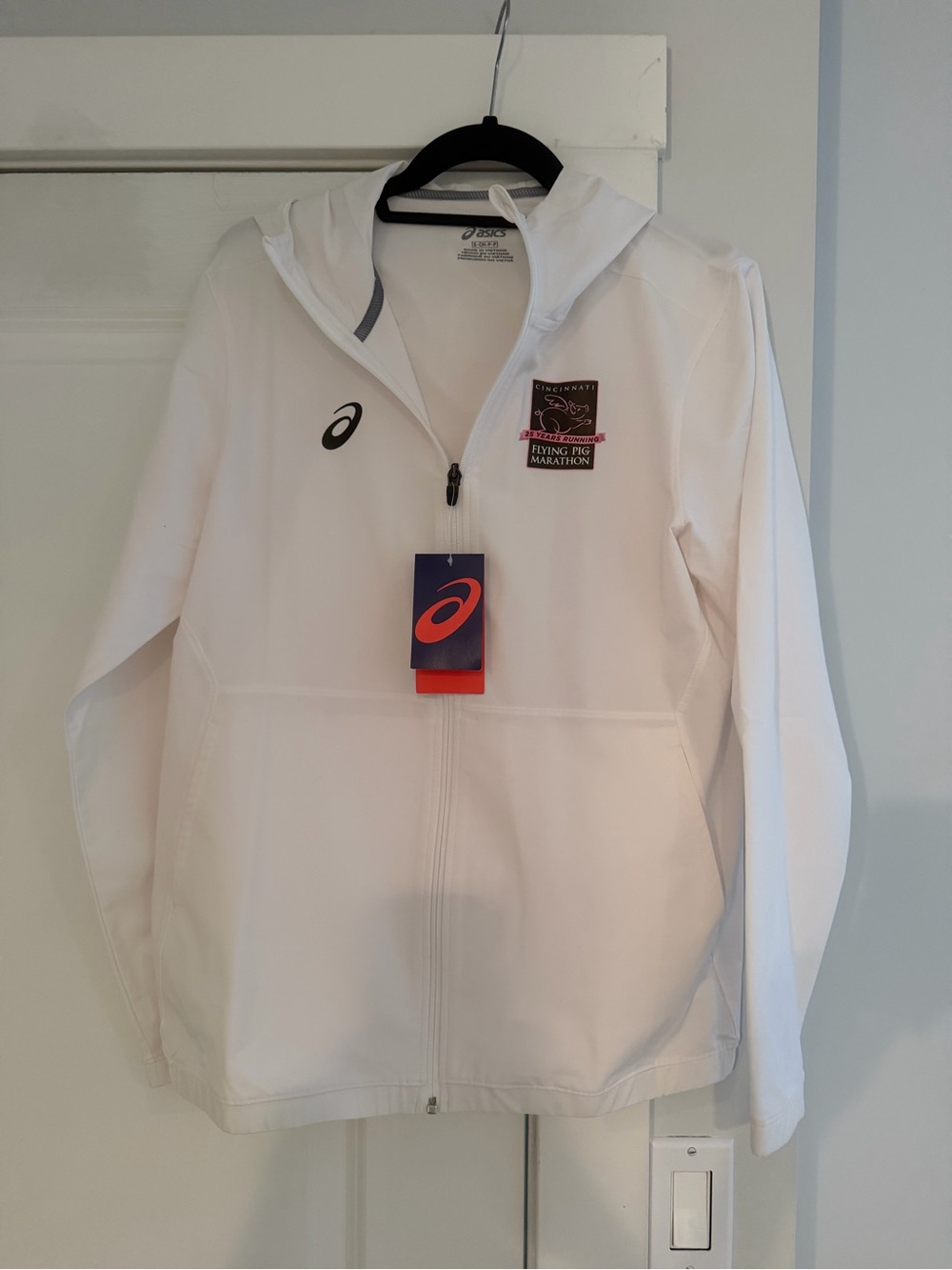 ASICS White Full-Zip Hoodie Running Jacket - Flying Pig Marathon